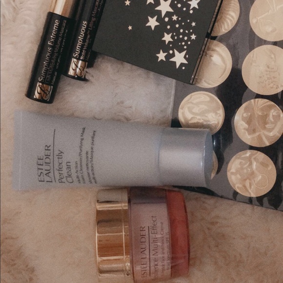 MAKE UP GIFT SET — ESTEE LAUDER - Picture 1 of 7